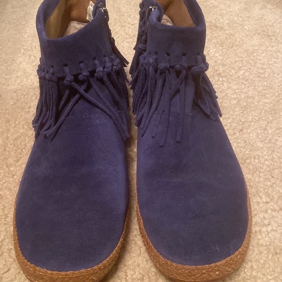 UGG BOOTS - Picture 2 of 6